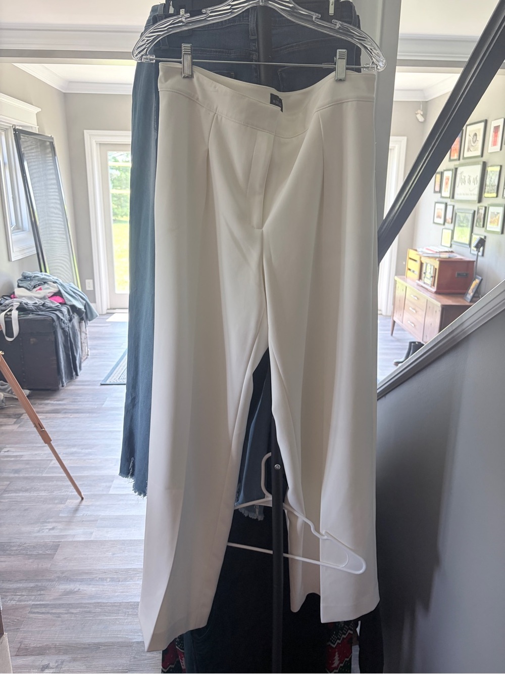 Wide-Leg Women's Pants in White - Classic Tailored Style